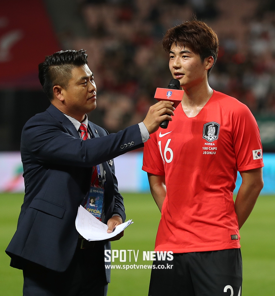 [포토S] 기성용, "센추리클럽 가입 정말 기뻐요"