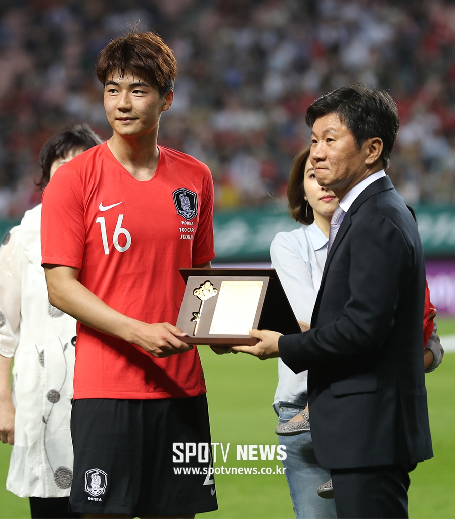 [포토S] 기성용, 센추리 클럽 가입