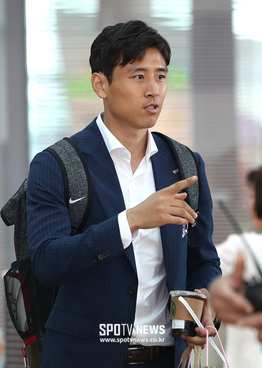 [포토S] 출국장으로 향하는 구자철