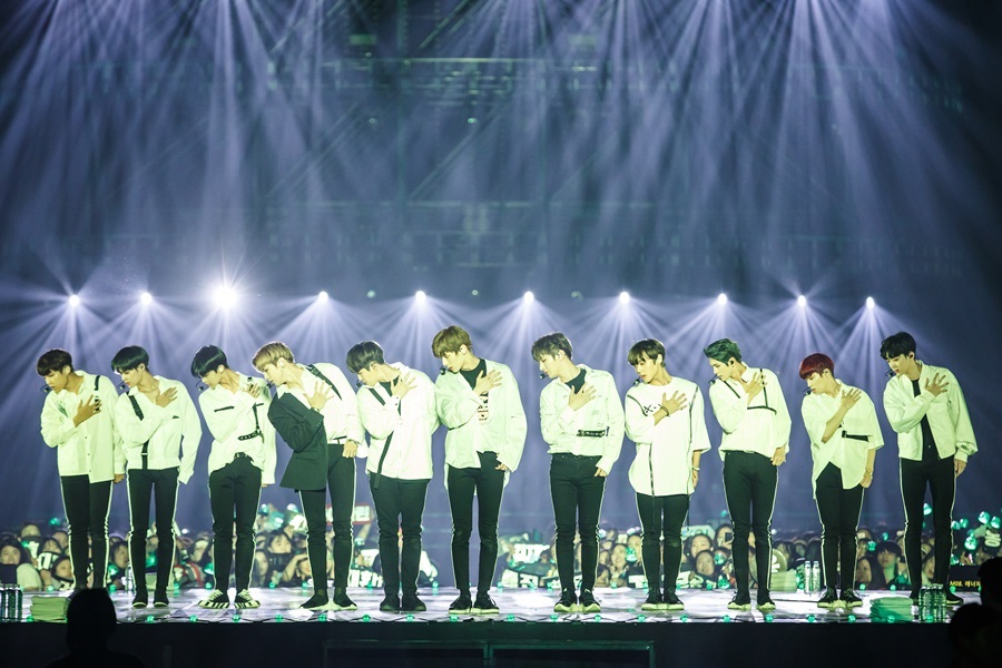 [공연S] "여기가 원더월드"…워너원, 워너블과 함께 연 월드 투어