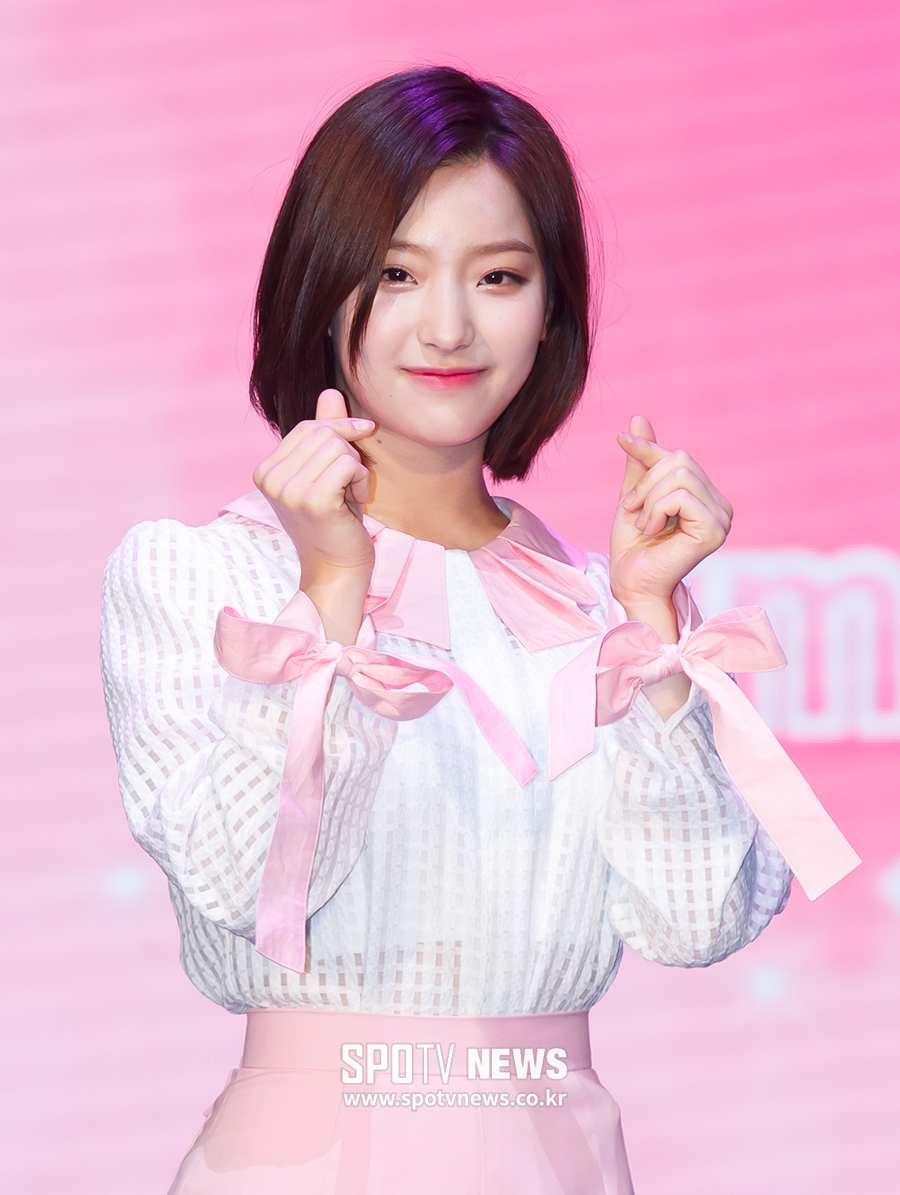 [포토S] 프로미스나인 이새롬, 한채영 닮은꼴
