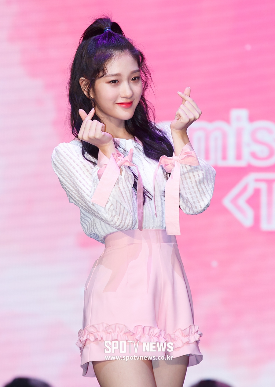 [포토S] 프로미스나인 이서연, 상큼한 손하트