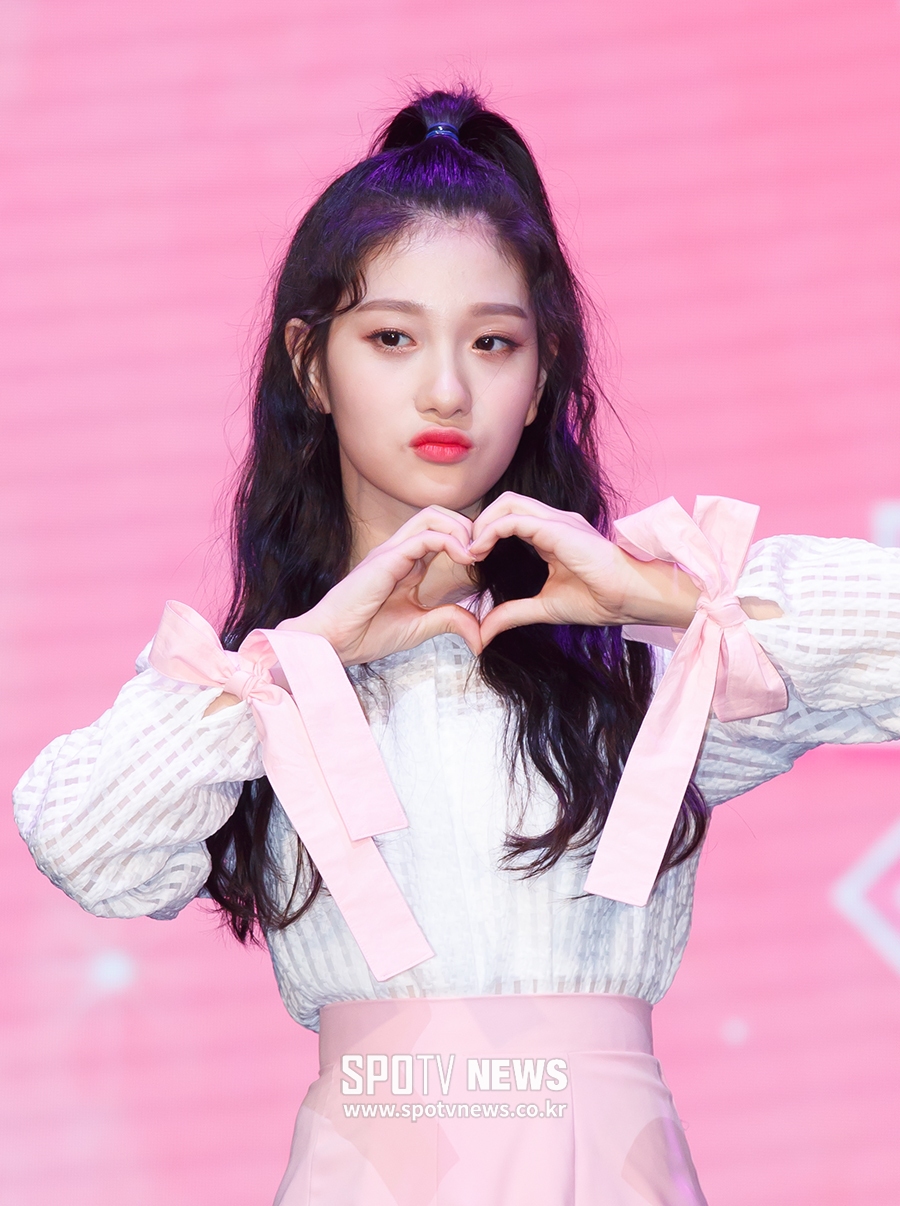 [포토S] 프로미스나인 이서연, 애교 느껴지는 표정