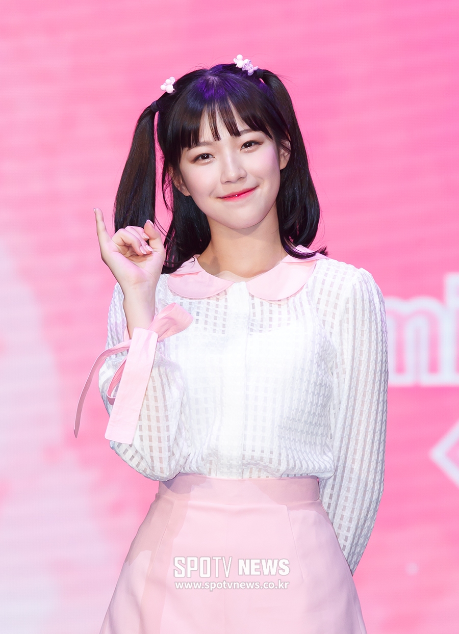 [포토S] 프로미스나인 백지헌, 녹아 내리는 눈웃음