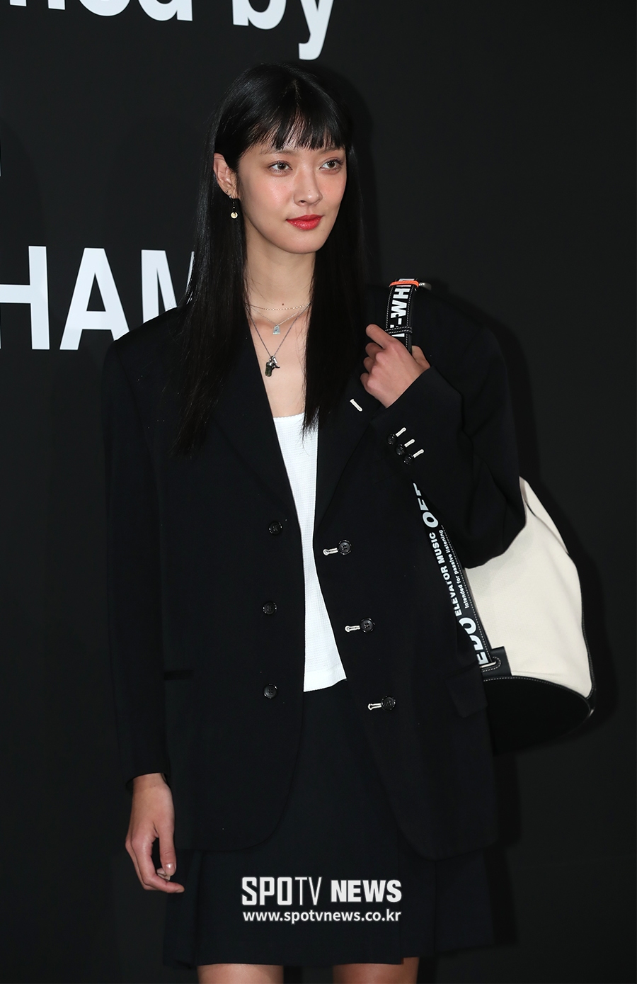 [포토S] 포즈 취하는 모델 강소영