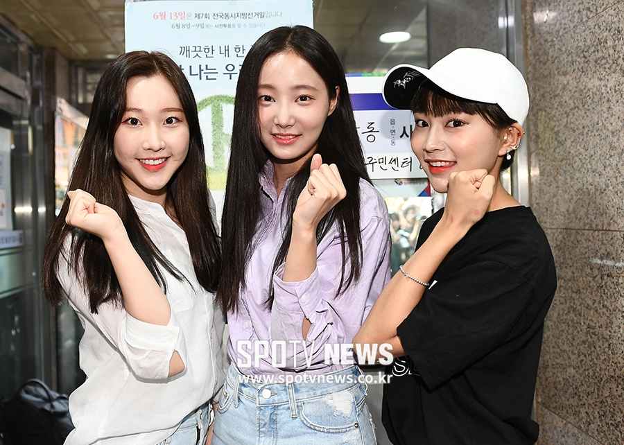 [포토S] 모모랜드, 깜찍한 투표 인증샷