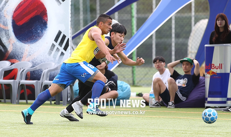 [포토S] '볼을 향한 집념'