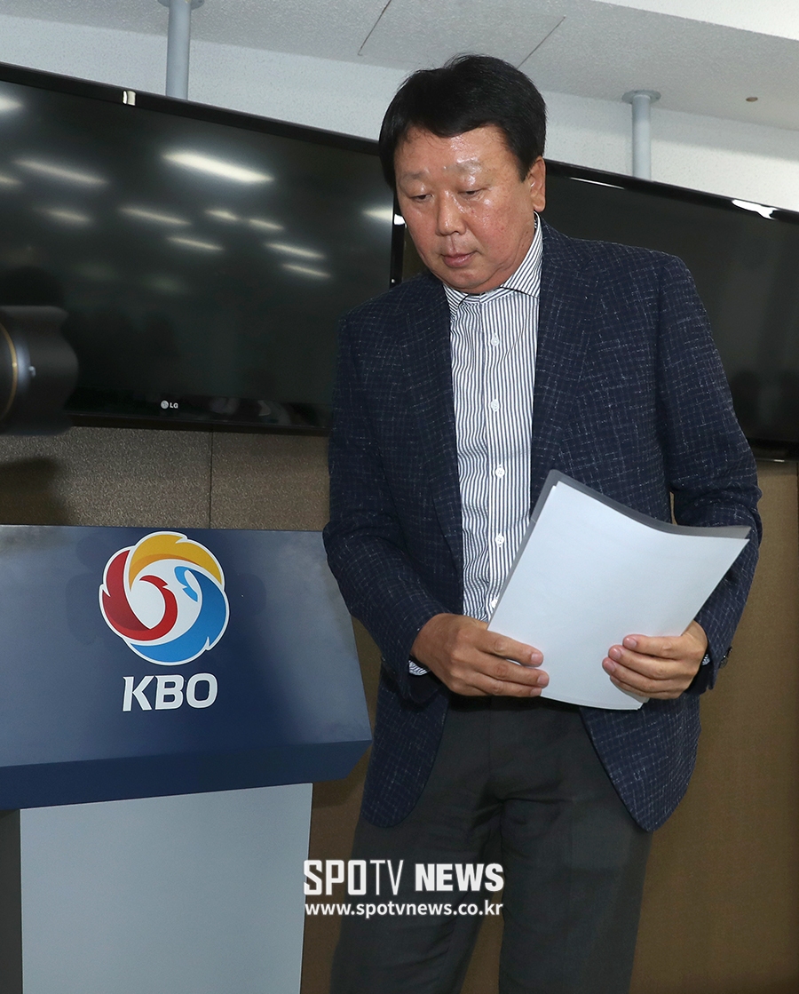 [포토S] 선동열 감독, 최종 명단 들고