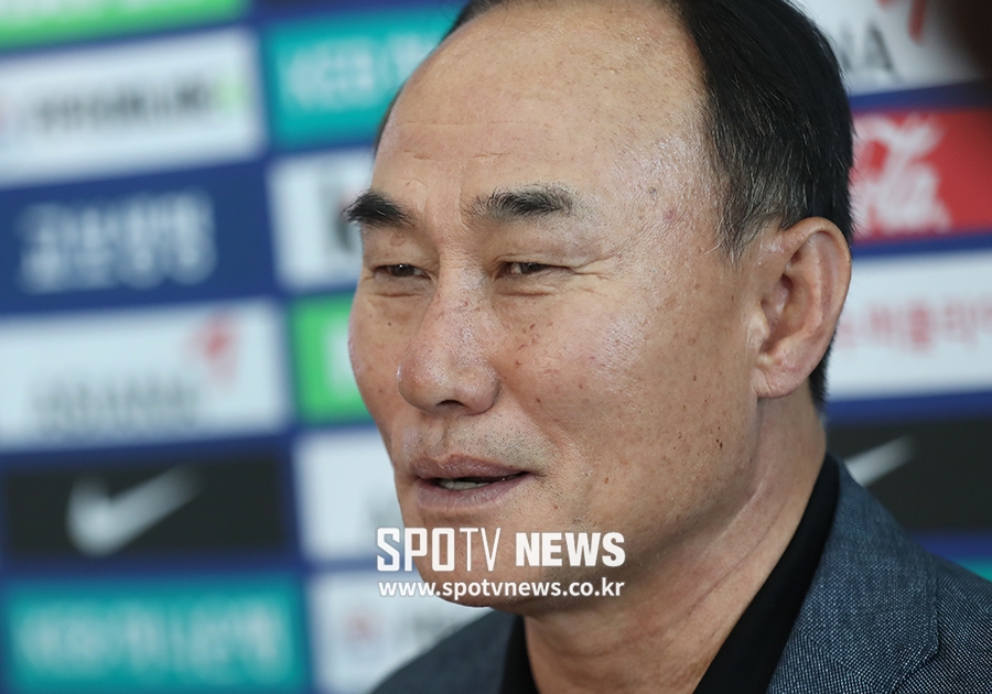 [포토S] 김학범 감독, 여유 느껴지는 미소