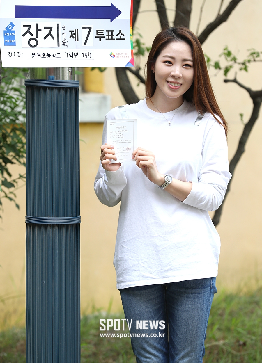 [포토S] 신수지, 소중한 투표