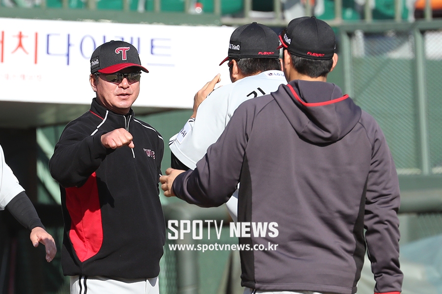 [SPO 현장] "우리도 깜짝 선발 한 번 보자" LG 류중일 감독