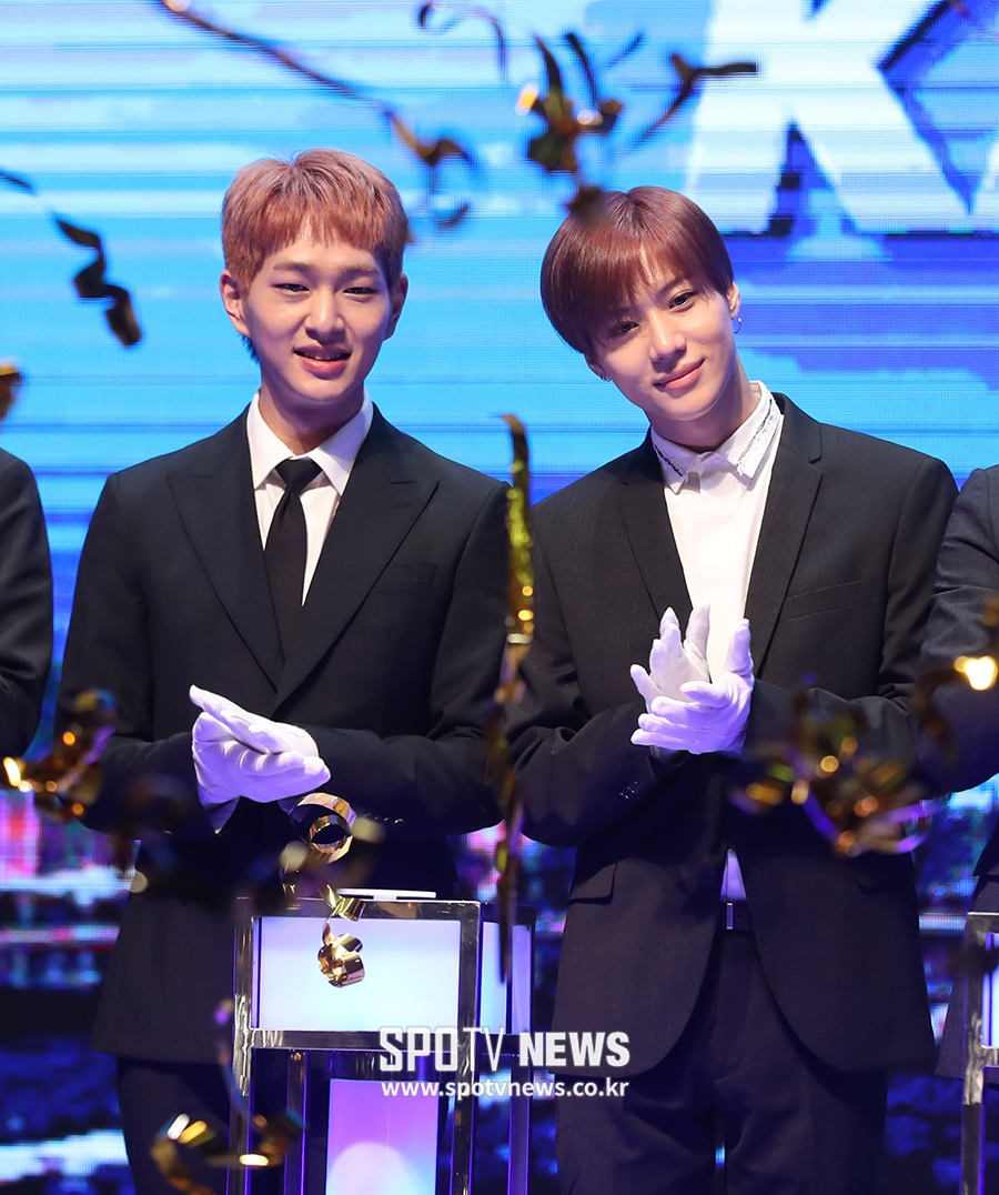 [포토S] 온유-태민, '개막을 축하합니다'
