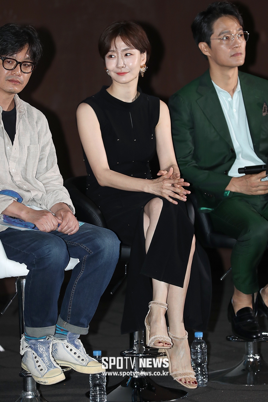 [포토S] 박효주, 트임 스커트로 섹시하게