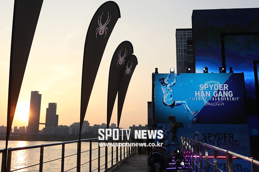 [포토S] 스파이더 한강 클라이밍 챔피언십, 노을 지는 한강에서
