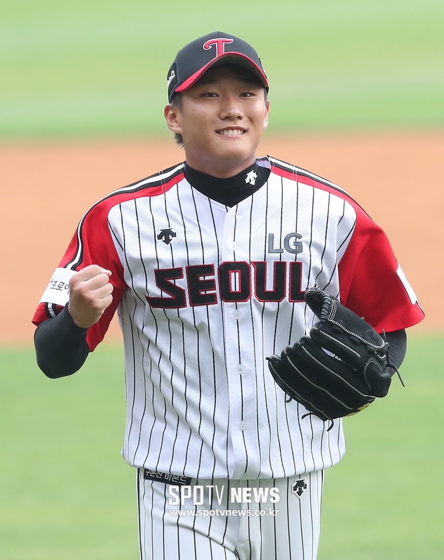 [포토S] 위기 탈출해 기뻐하는 김영준