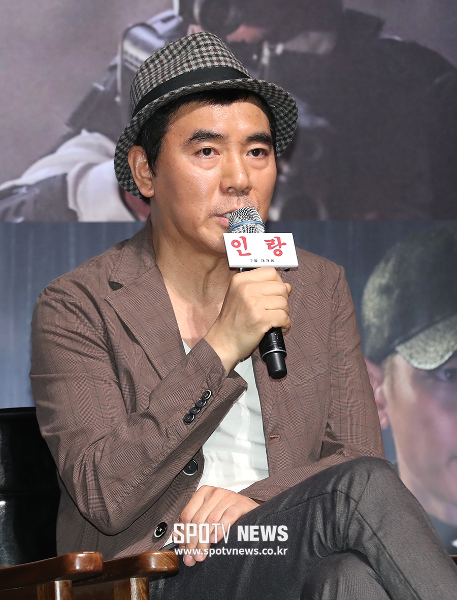 [포토S] 인사하는 김지운 감독