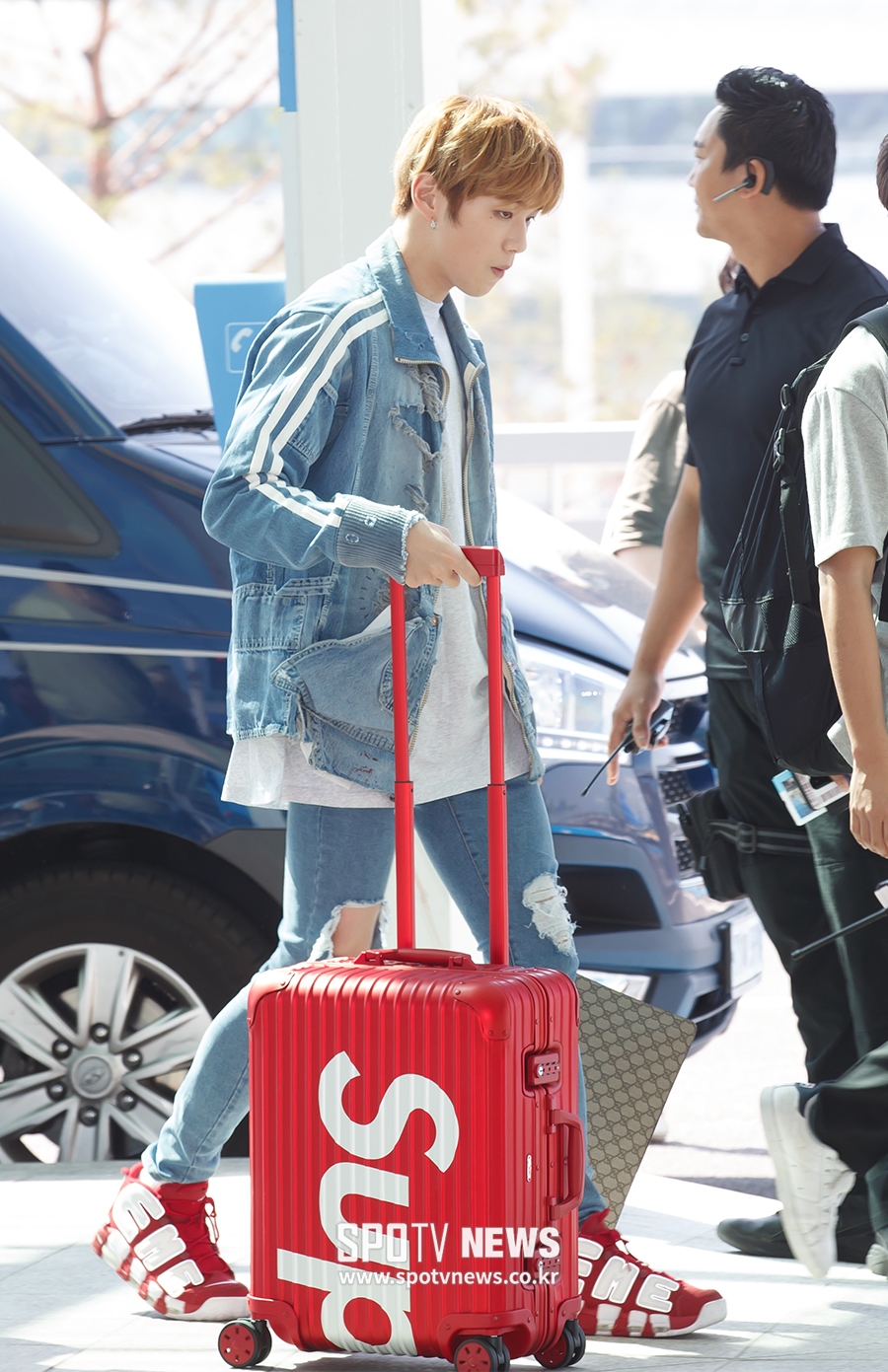 [포토S] 강다니엘, 핫 아이템으로 무장하고 출국
