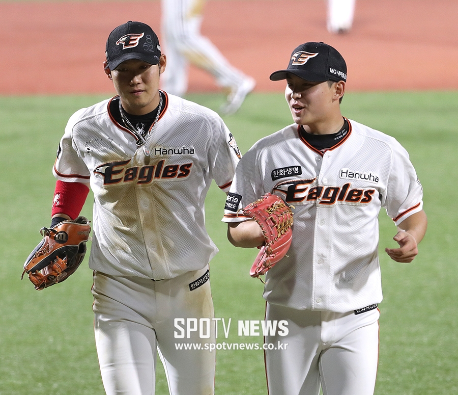 [포토S] 하주석-정은원, '깔끔하게 끝냈어'