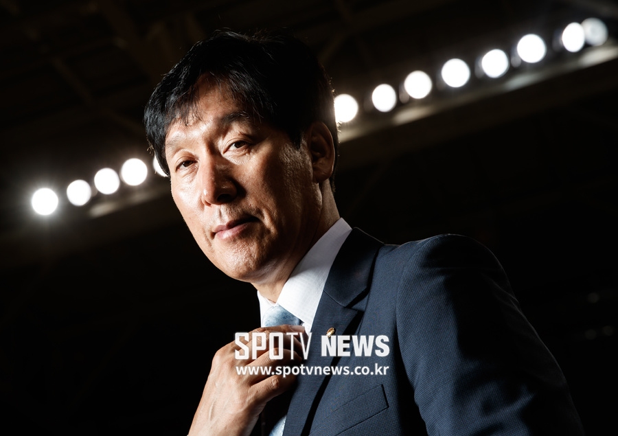 [SPO톡 ①]  "이기러 왔다" 신영철 우리카드 감독의 화끈한 각오