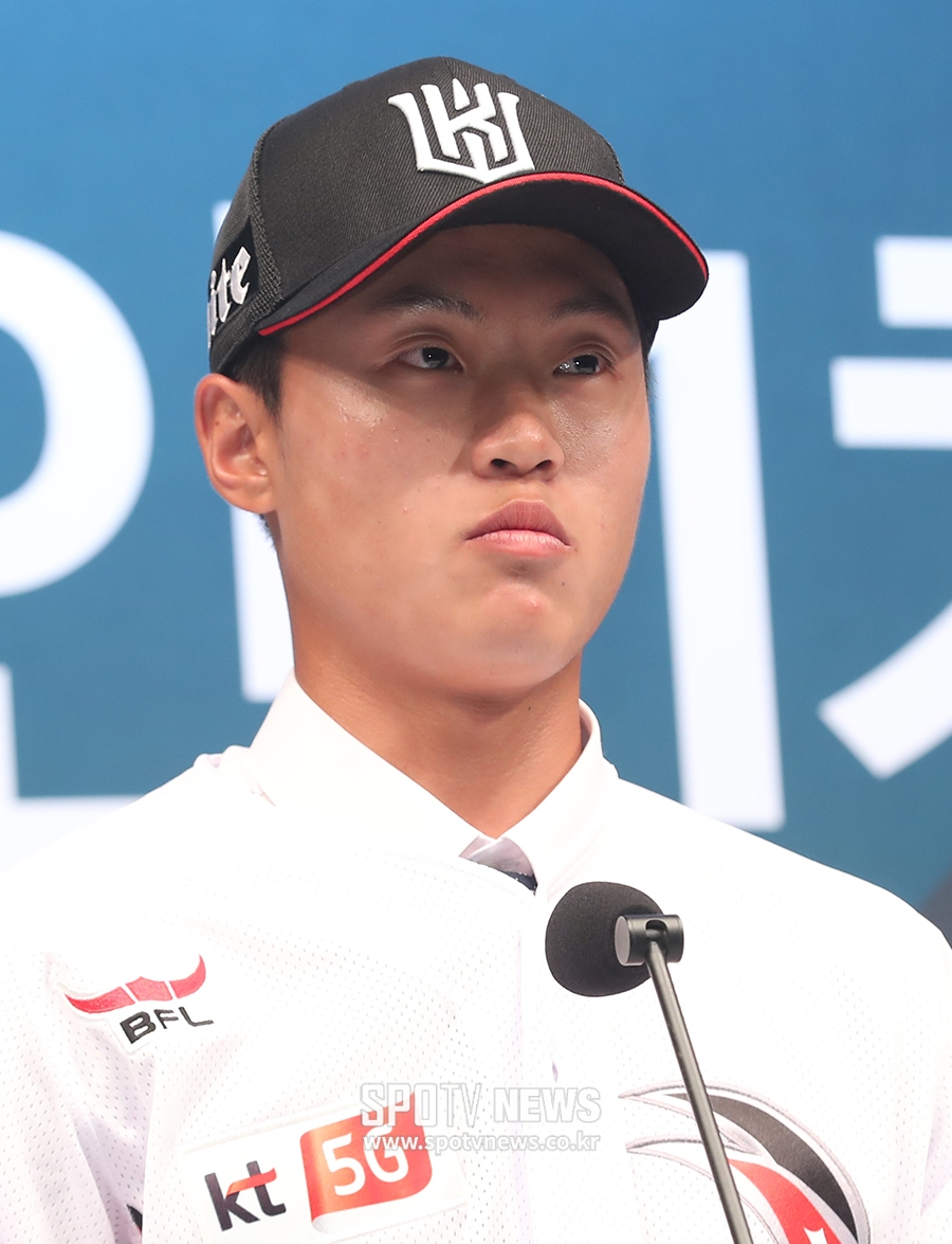[포토S] 소감 말하는 안산공고 전용주