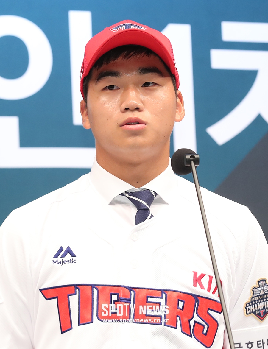 [포토S] 소감 말하는 KIA 김기훈