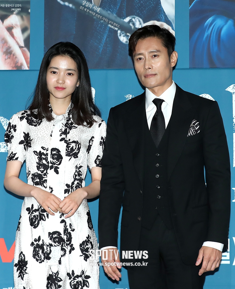 [포토S] 이병헌-김태리, 세대차 느껴지지 않는 조화