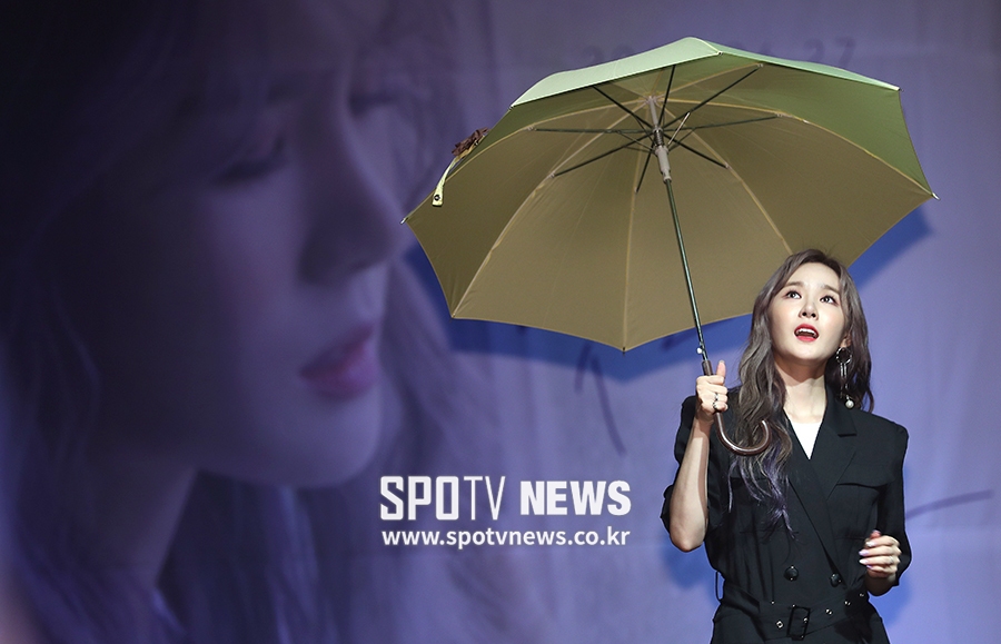 [포토S] 미교, 우산 쓰고 예쁘게~