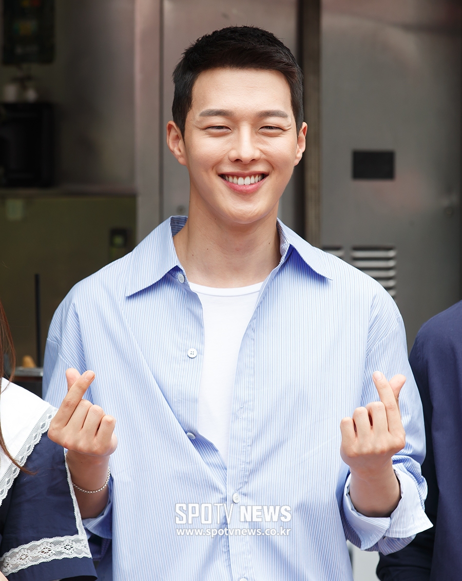 [포토S] 장기용, 팬들 향해 매력 손하트