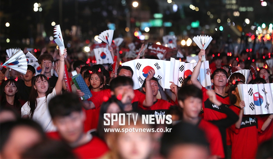 [포토S] 독일전 거리 응원하는 붉은 악마