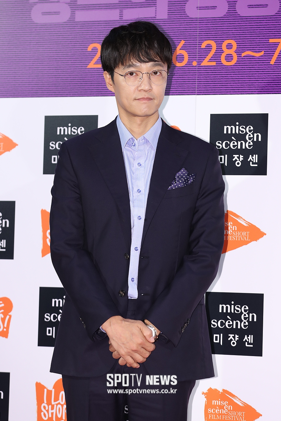 [포토S] 포즈 취하는 배우 조한철