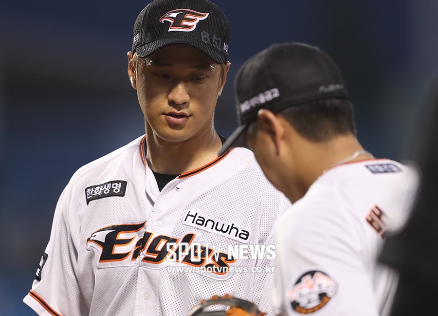[포토S] 윤규진, '어려운 타구 잡아줬어'