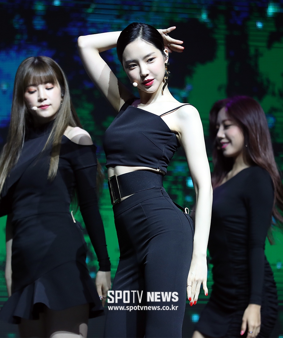 [포토S] 손나은, 핫한 몸매 라인
