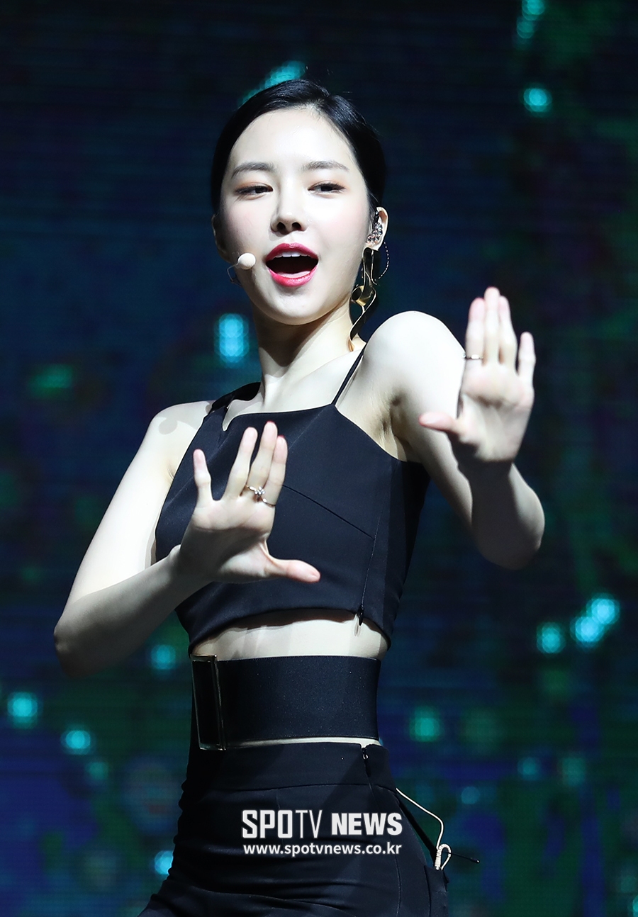 [포토S] 손나은, 아름다운 얼굴 라인