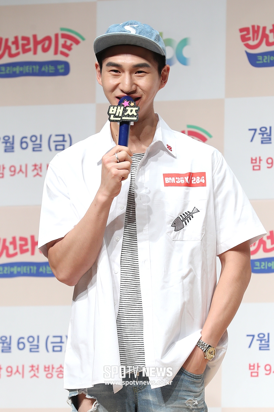 [포토S] 밴쯔, '마이크도 먹어요'