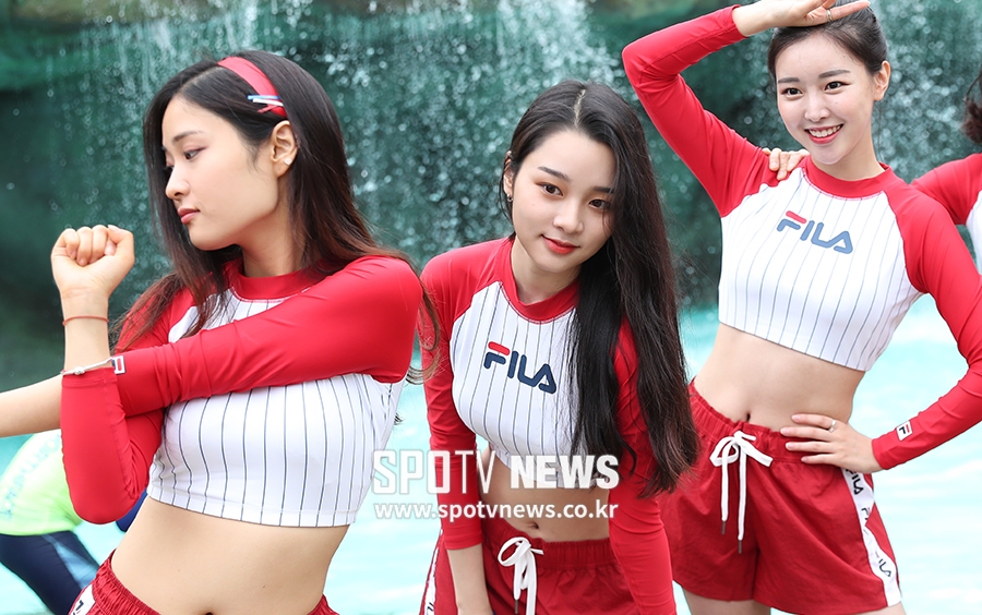 [포토S] 휠라핏 이제니-김서연, 청순 매력 뽐내며