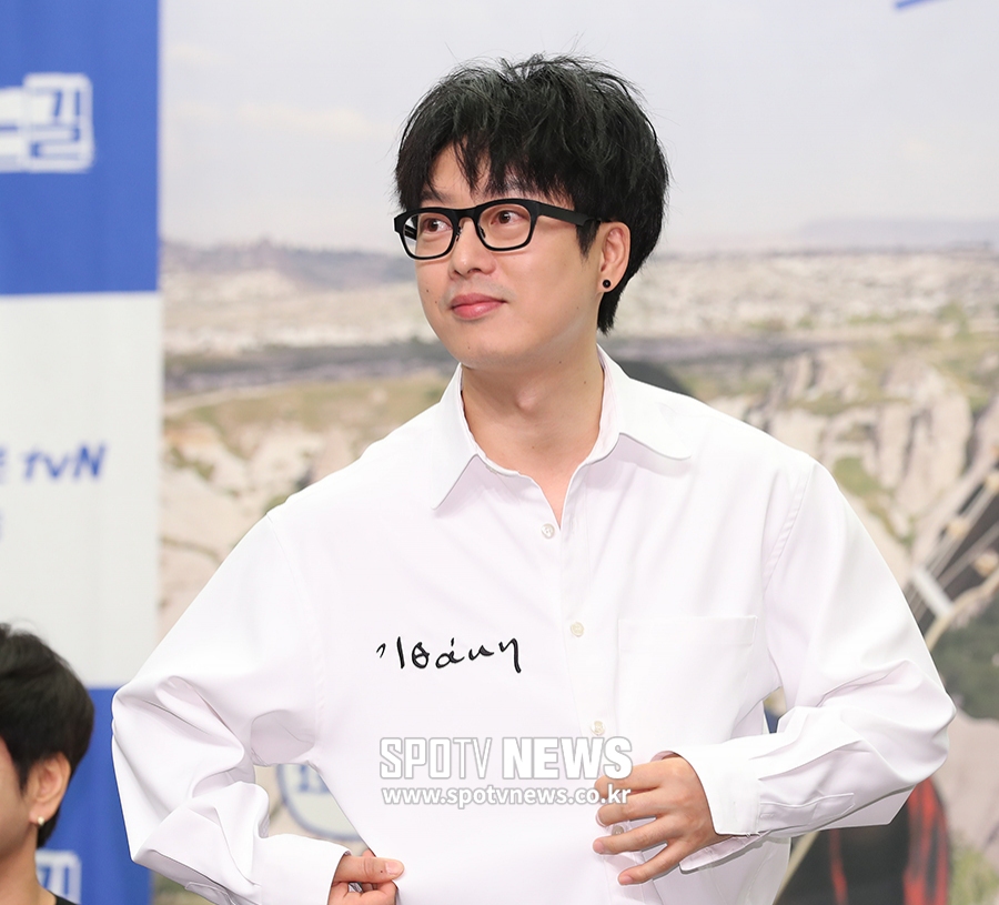 [포토S] 하현우, 직접 돈 주고 새긴 이타카로 자수