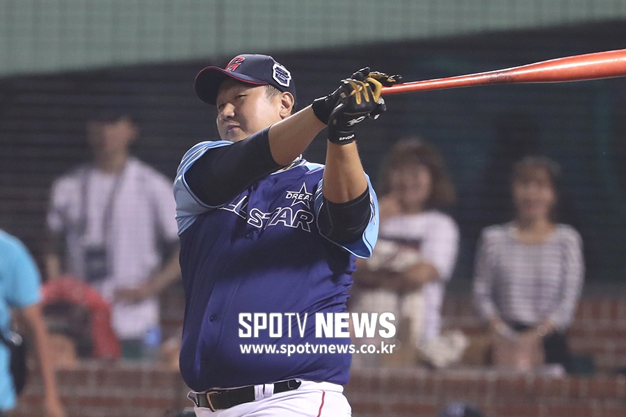 [포토S] 이대호, '홈런왕 나야 나'