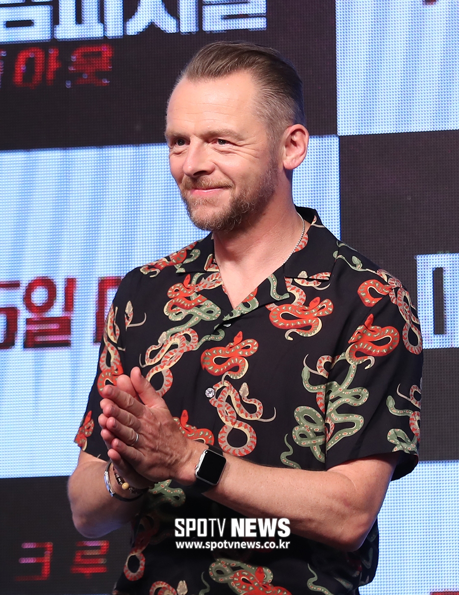 [포토S] 인사하는 배우 사이먼 페그