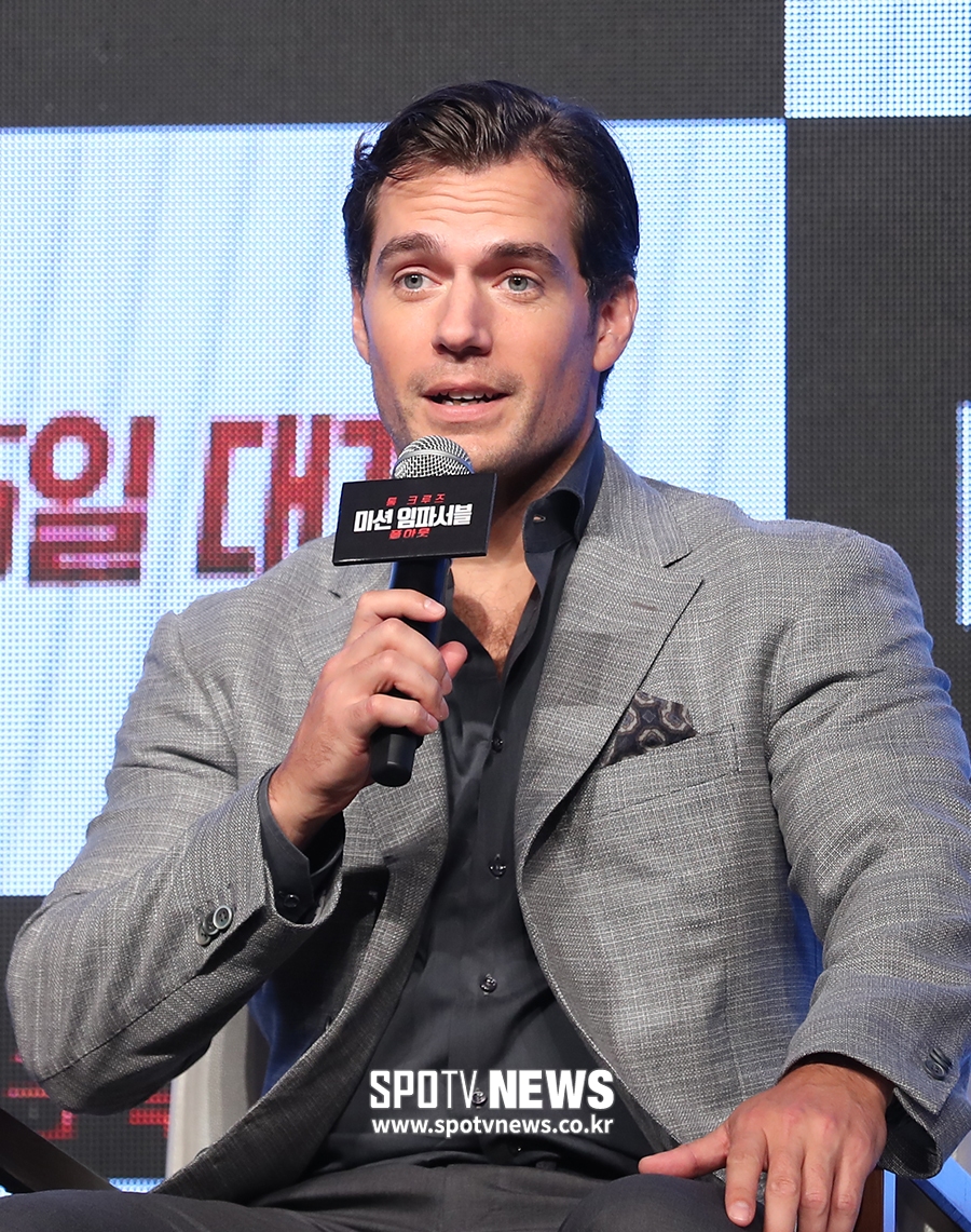 [포토S] 헨리 카빌, 할리우드 조각 미남