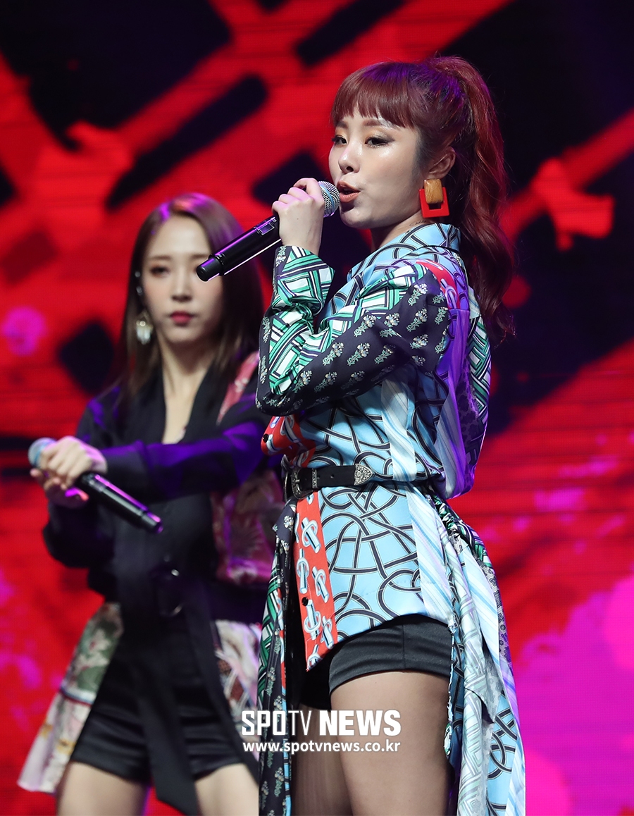 [포토S] 마마무 휘인, 섹시한 레드문 무대