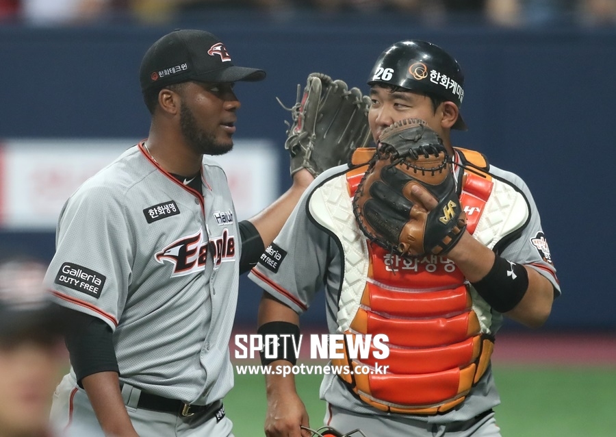 2위 한화, KT에 8-1 완승…샘슨 10승 달성