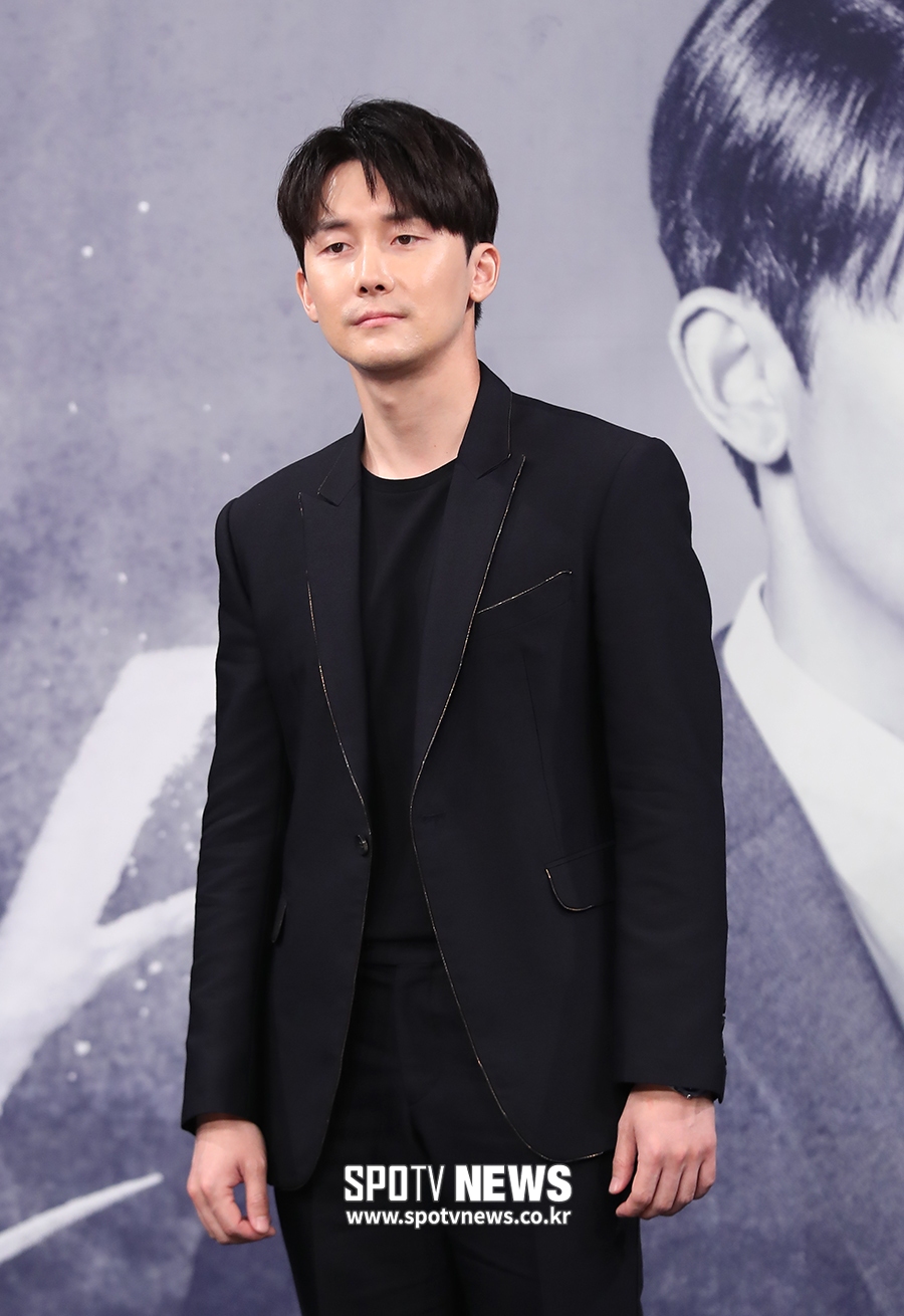 [포토S] 김준한, 도시 남자의 매력