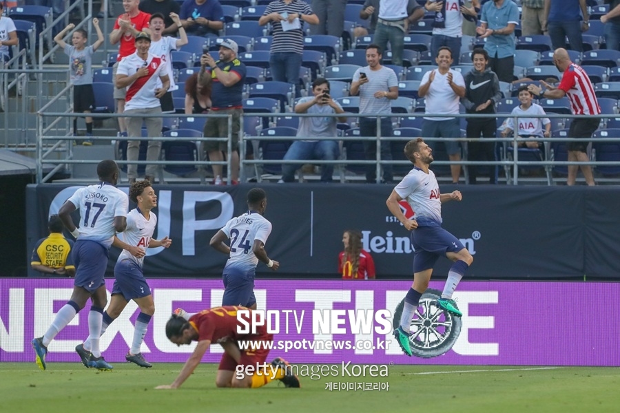 [ICC 리뷰] '손흥민 28분 활약' 토트넘, 로마 4-1 완파…첫 승 신고