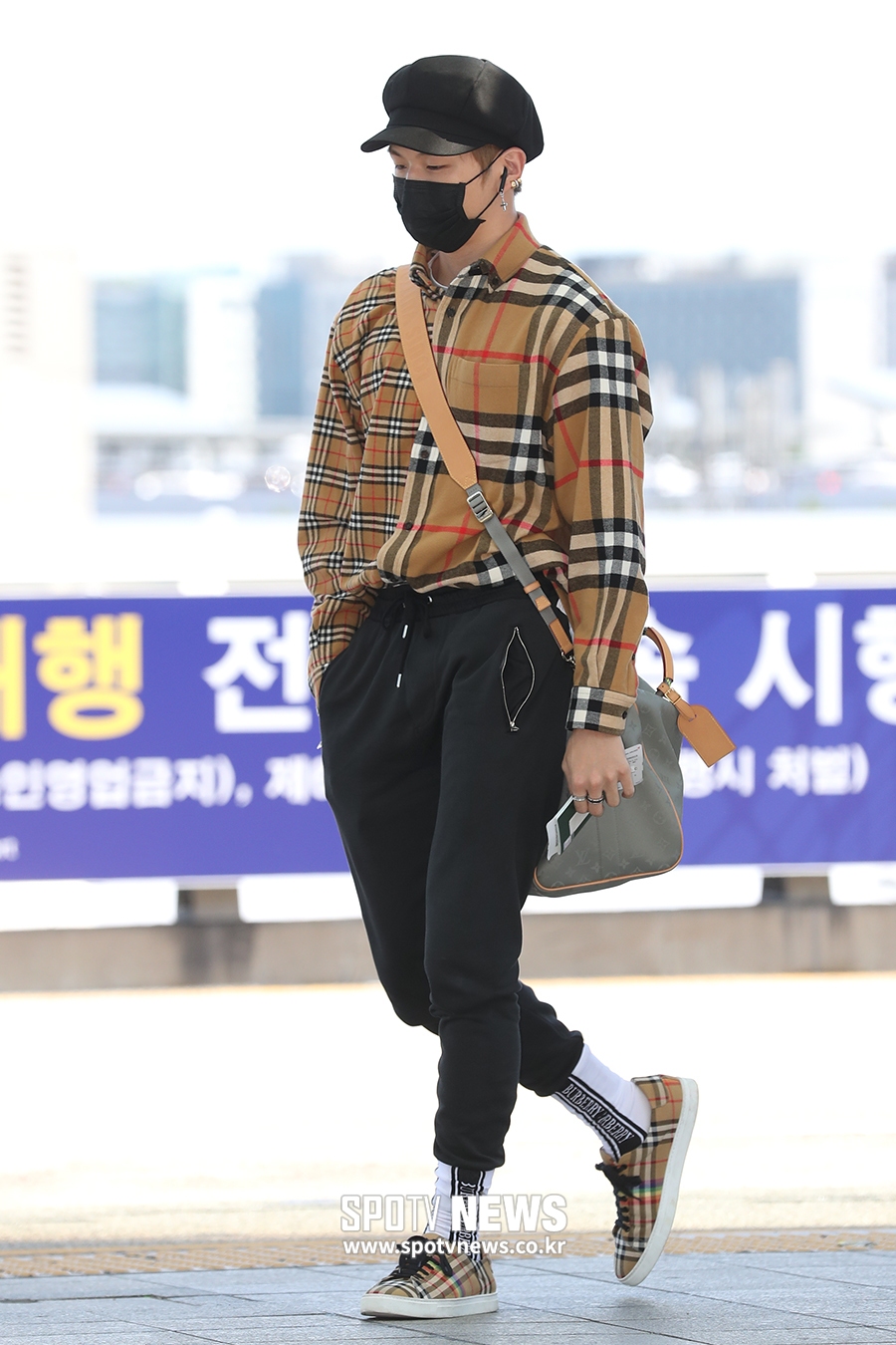[포토S] 강다니엘, 느낌 있는 발걸음