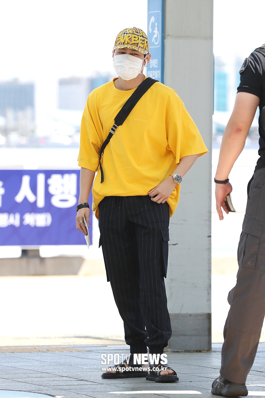 [포토S] 워너원 하성운, 노란 티가 포인트~