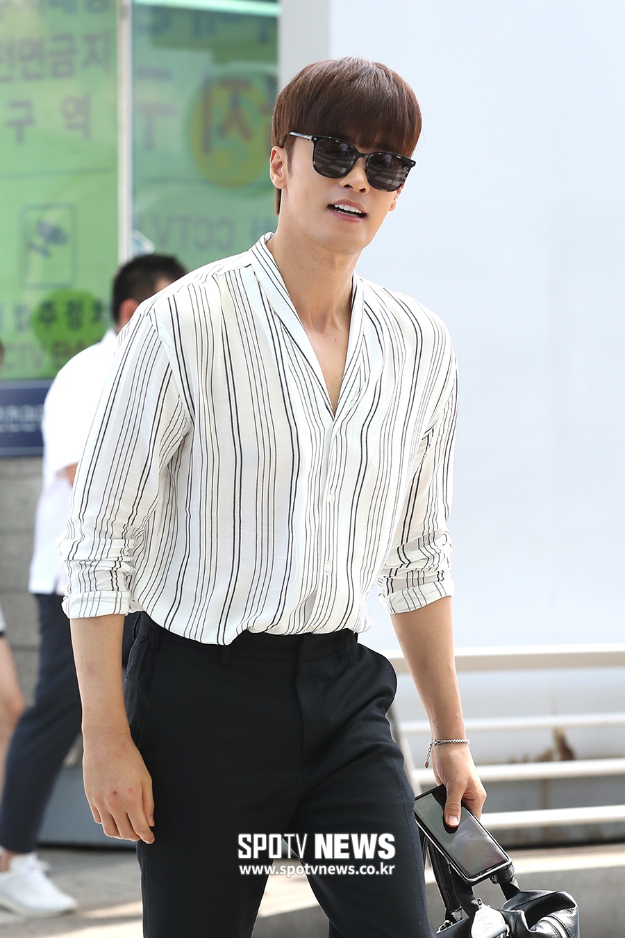 [포토S] 성훈, 태평양 어깨