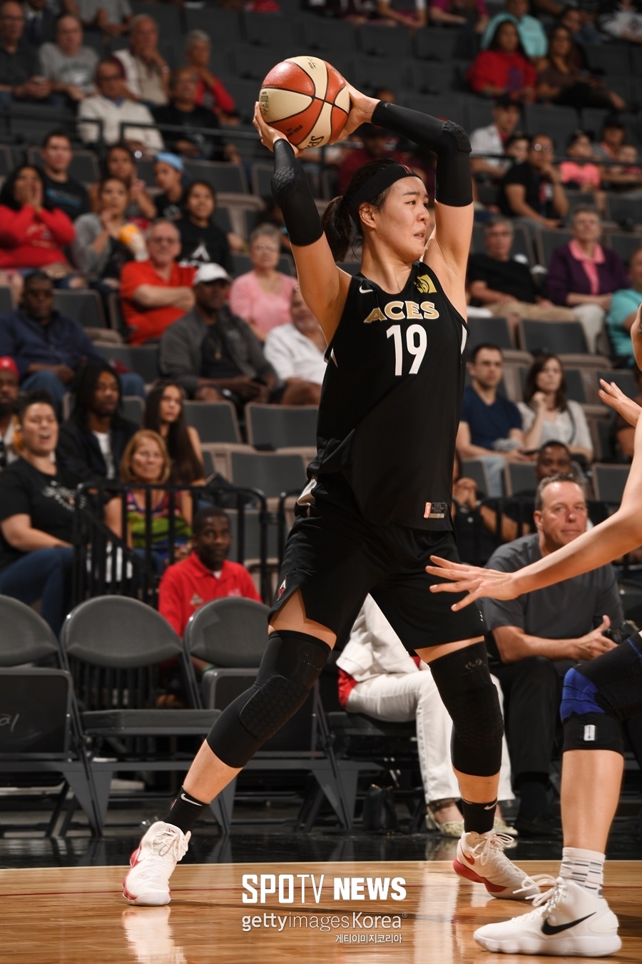 WNBA 박지수, PO 진출 가능성 살렸다…라스베이거스 5연패 탈출