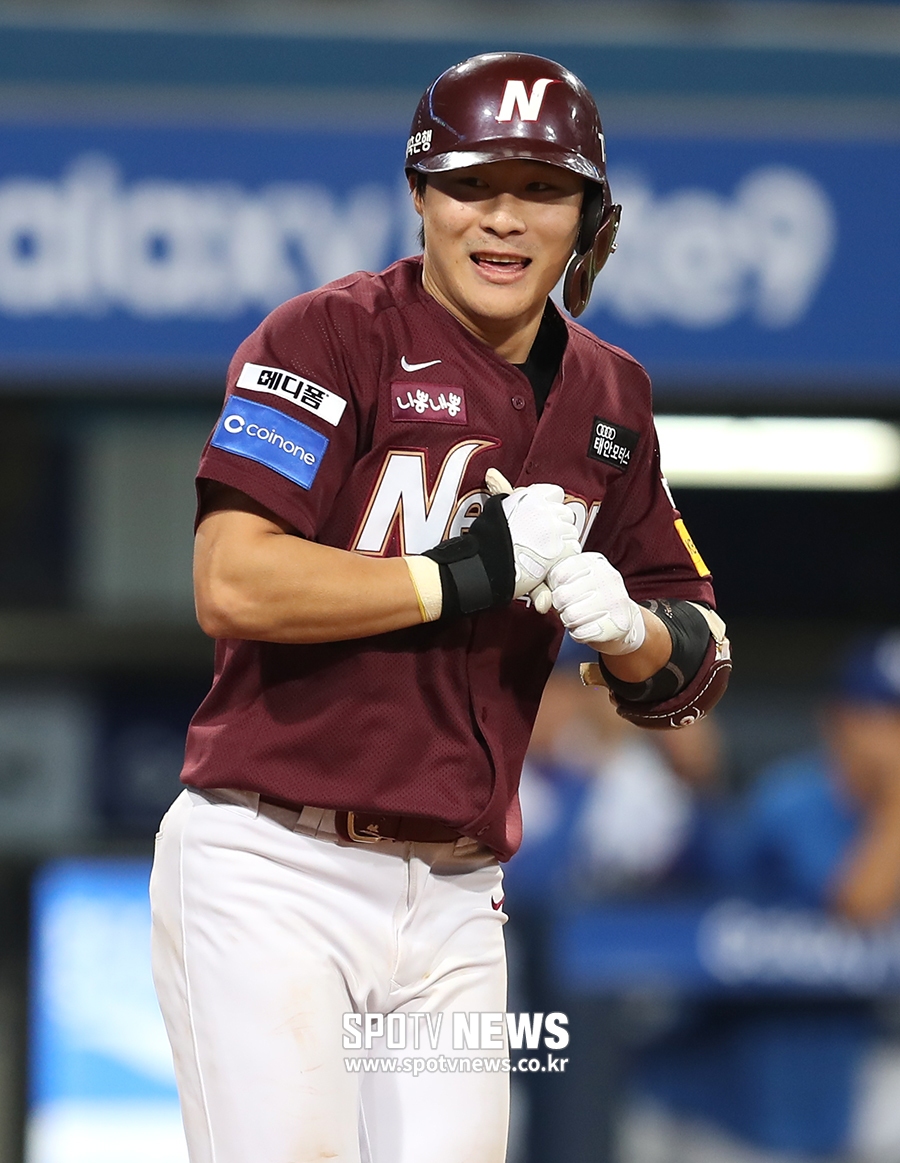 [포토S] 김하성, '역전은 이 손으로'