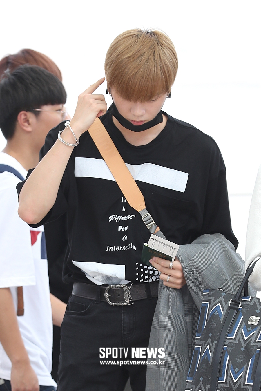 [포토S] 강다니엘, 음악 체크