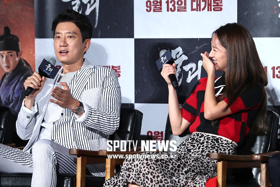 [포토S] 김명민, "혜리, 정말 거지같이 하고 와"